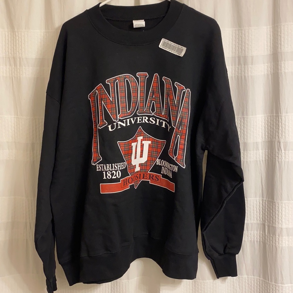 iu “vintage” crewneck
